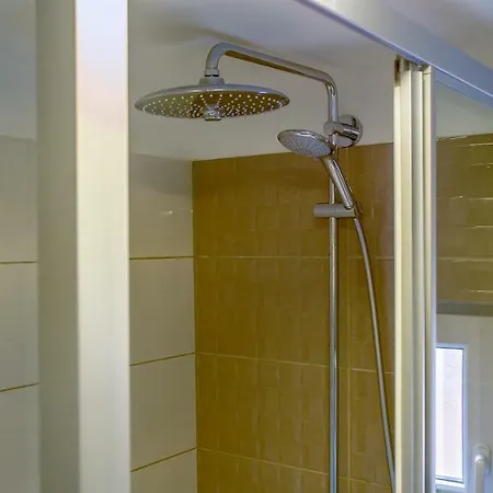 The Little Gem Bed and Breakfast 4*