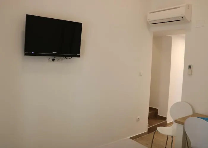 The Little Gem Комижа