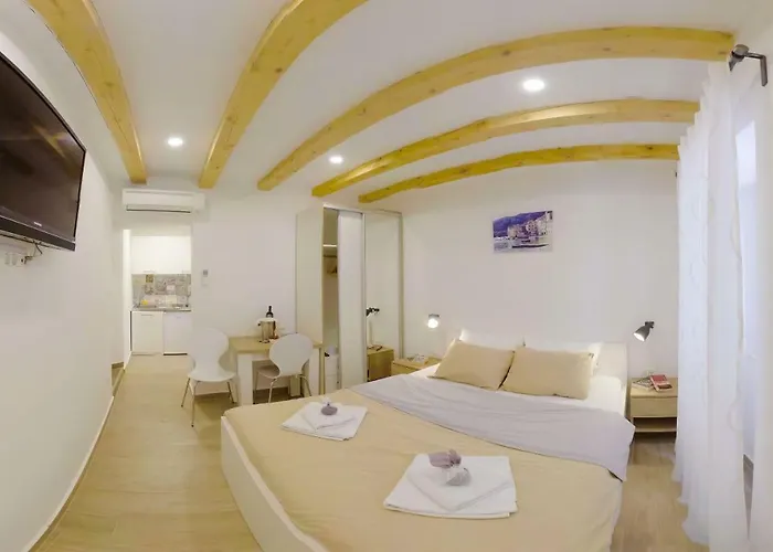 The Little Gem Комижа