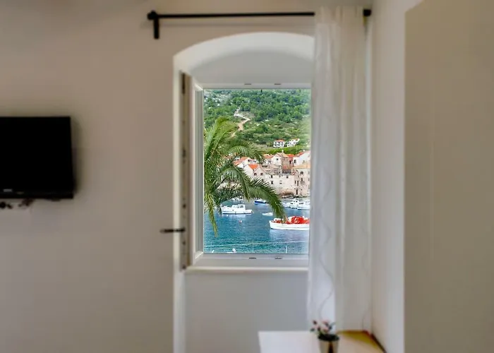 The Little Gem Комижа